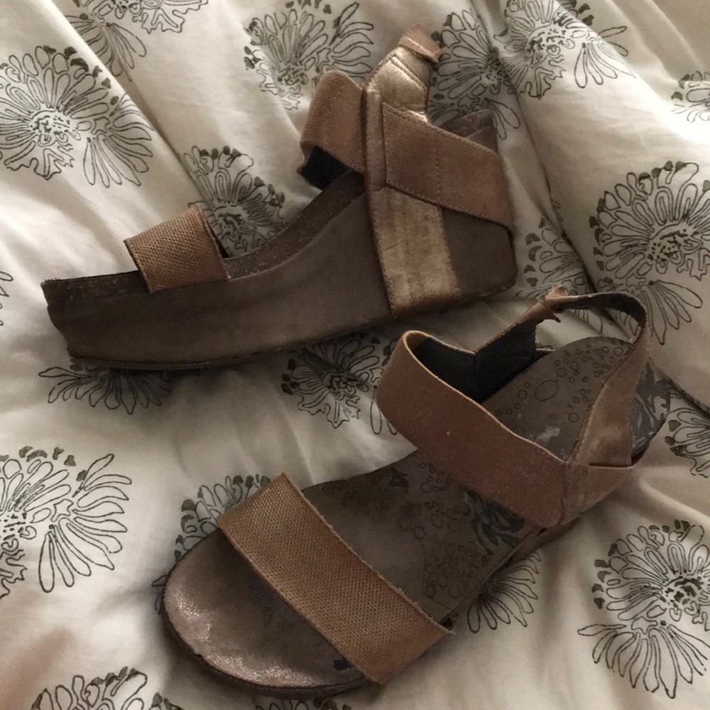 OTBT gold wedges